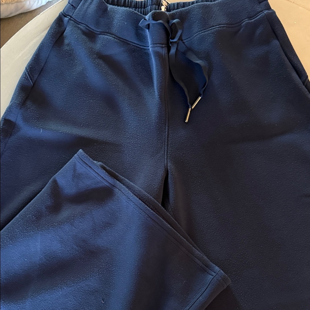 SPANX Women’s Navy Blue cropped yoga pants